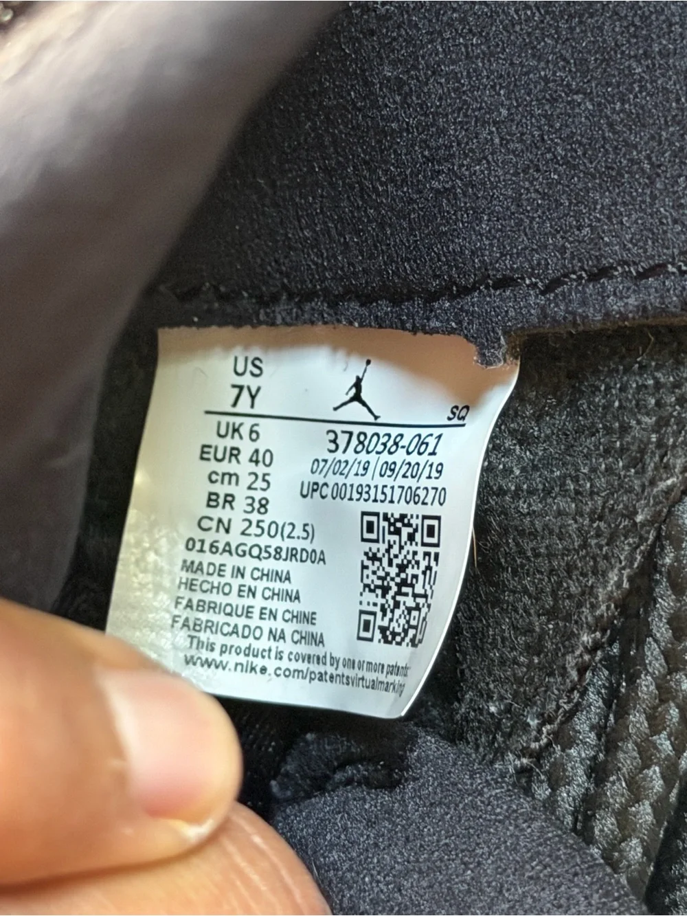 2019 Air Jordan 11 Bred Retro Size 7Y